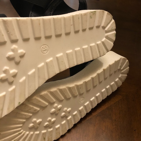 Sandals - Picture 8 of 8